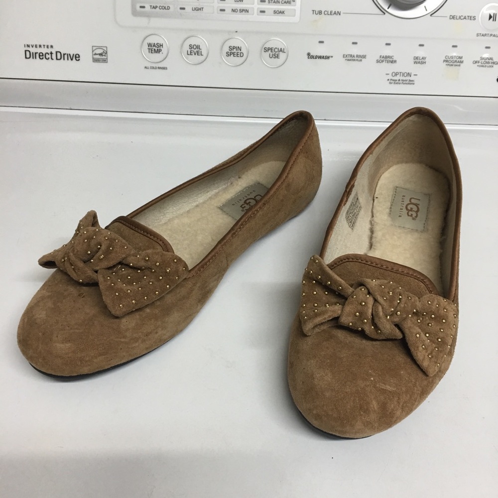 Last chance Ugg flats